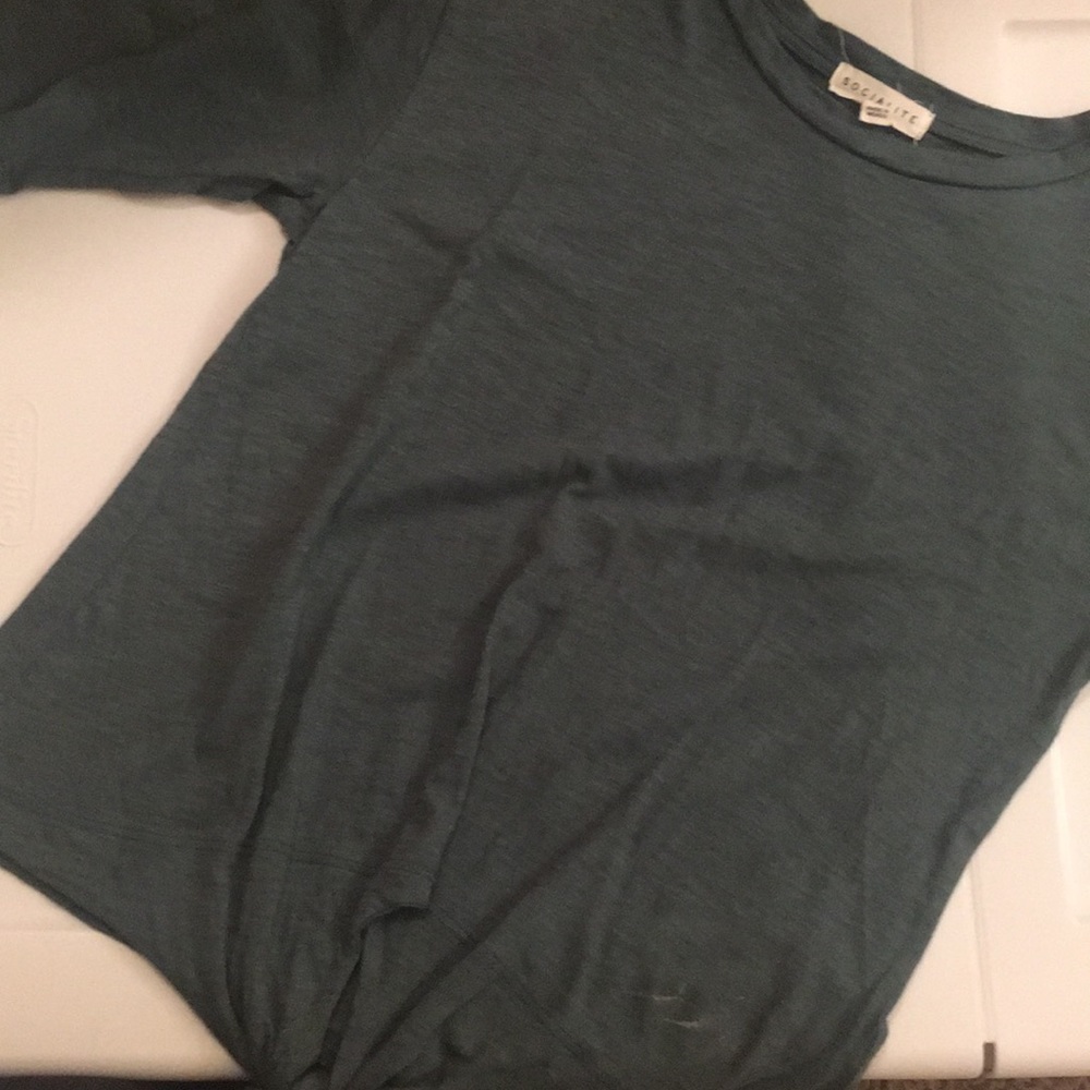 turquoise tee shirt tied at bottom